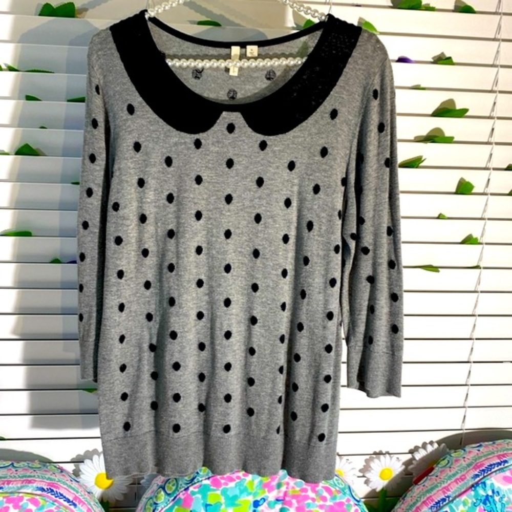 Frenchi soft gray sweater with black polka dots